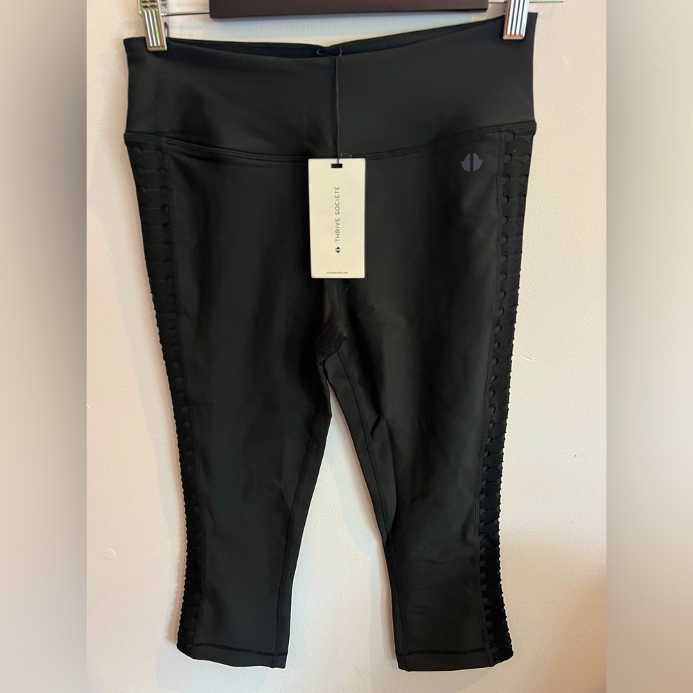 THRIVE SOCIETE Womens Active Compression Workout Performance Capri(Black)